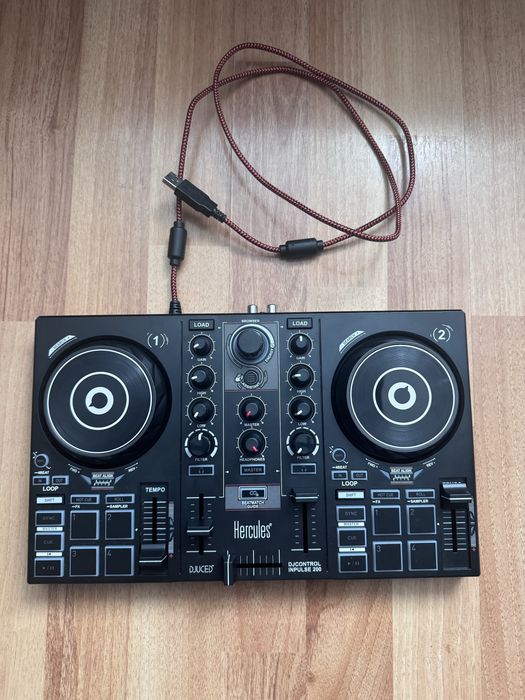 Продавам DJ пулт Hercules DJControl Inpulse 200