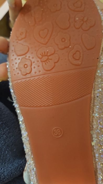 Туфельки для девочки украшеные камнями