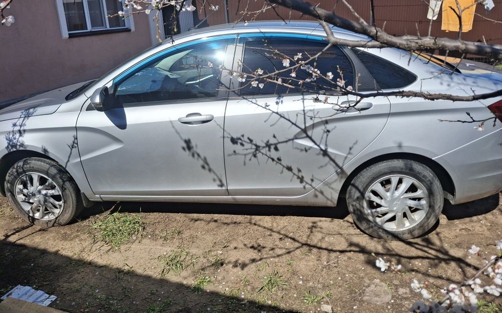 Лада VESTA 2017 года