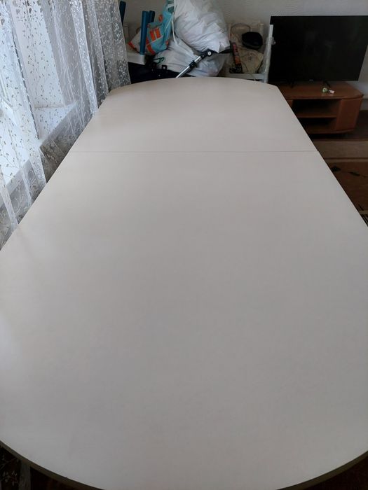 Продам стол с 12 стульями. 2.5 метр. Срочно