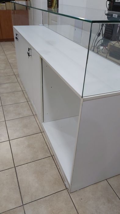 Витрина с подсветкой