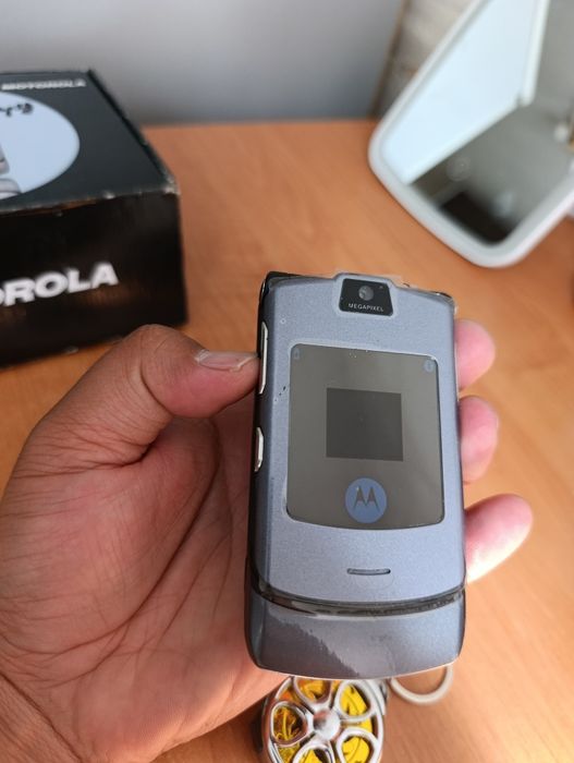 Motorola V3 ретро телефон