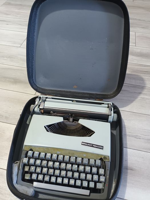Masina de scris Brillant Rekord