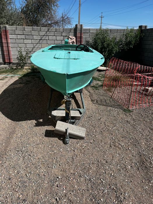 Водный катер.