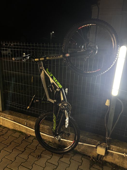 Bicicleta downhill Yt tues 2.0