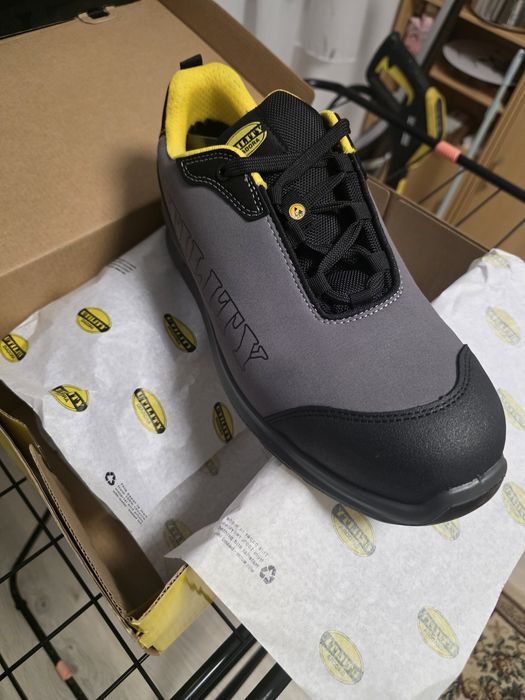 Работни обувки Диадора 44 номер.