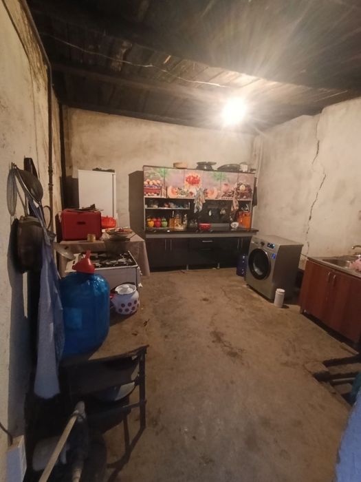 Navoiy shahar vokzal hududida hovli sotiladi