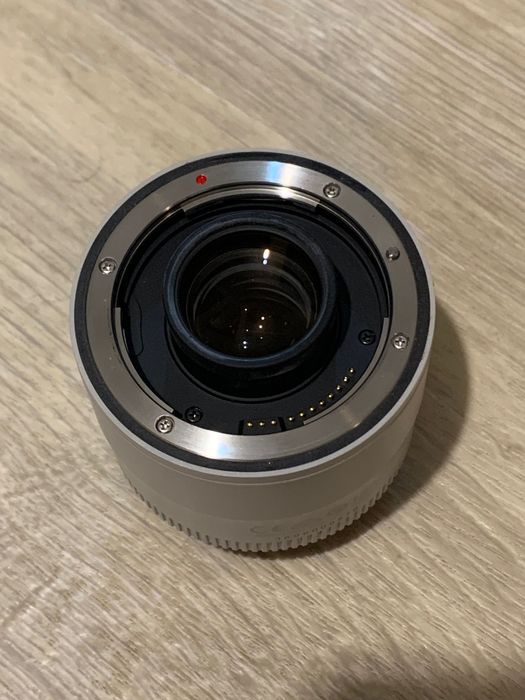 Телеконвертор Canon EF EXTENDER 2X III - с кутия и калъф - почти нов!