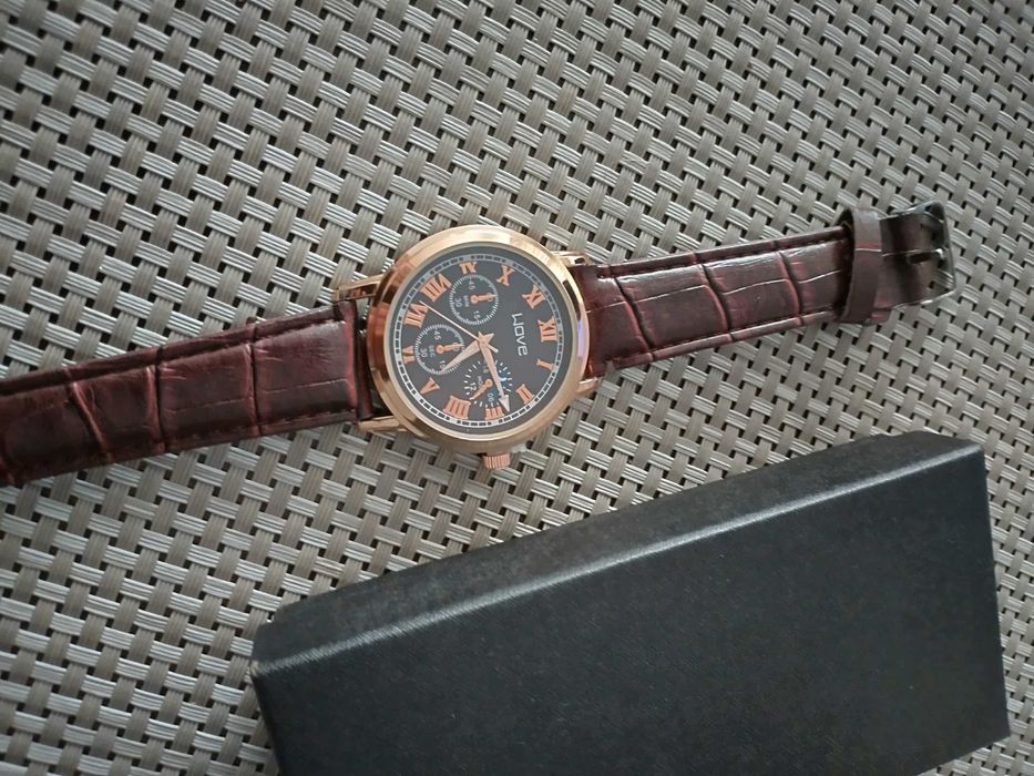 Стилен мъжки часовник от Италия