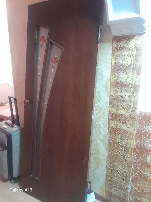 Есик, банк, чимодан, стул, кол машина