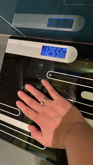 Напольные весы черные