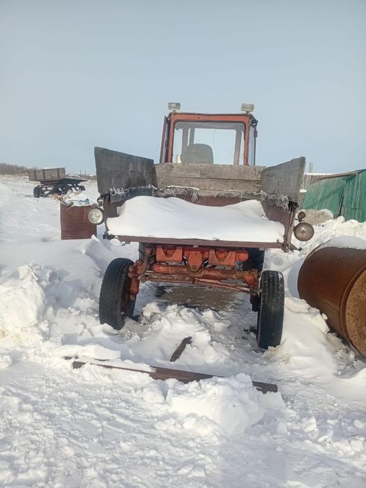 Продам трактор среднее состояние