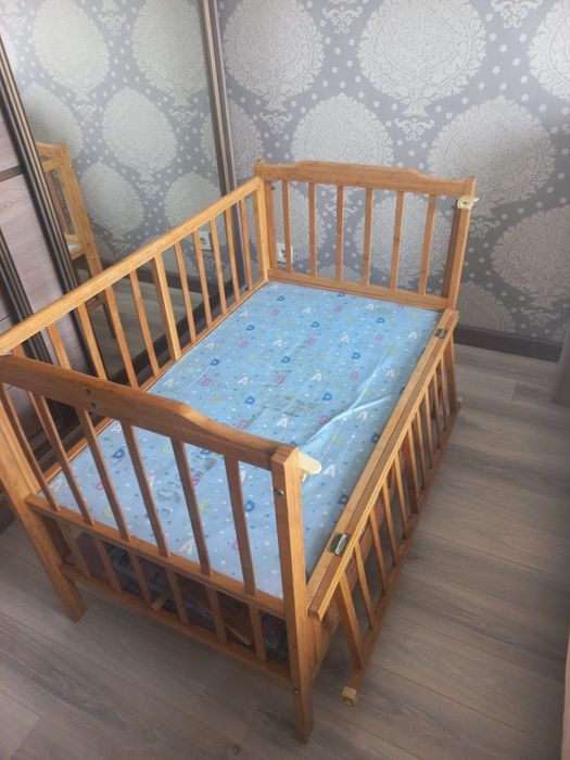 Продам детскую кроватку