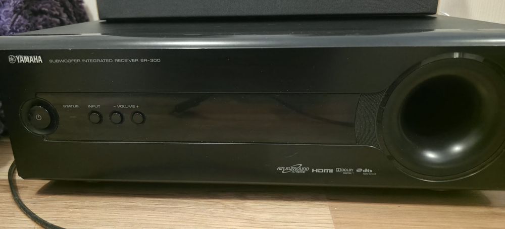 Yamaha SR-300 Receiver AV cu subwoofer integrat + 3 boxe JBL + telecomandă Logitech Harmony One (telecomanda gratuita)