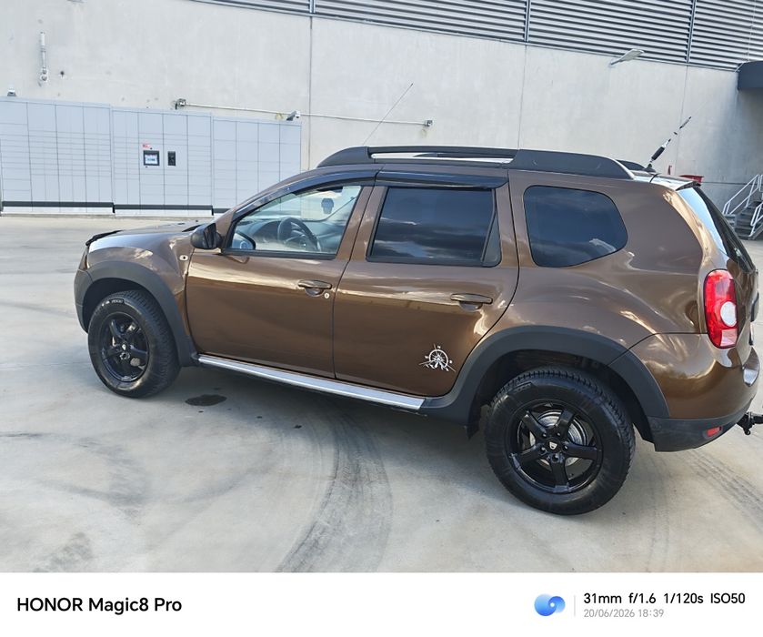 Vând Dacia Duster