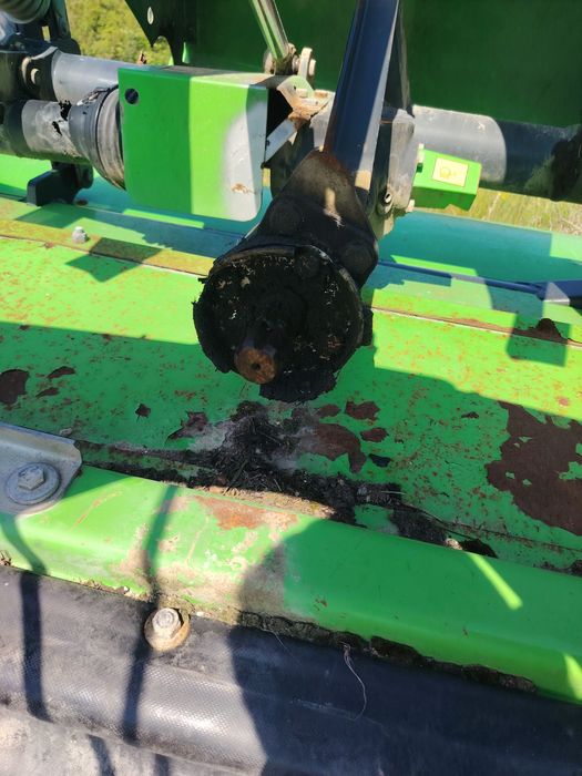Coasa frontala pe tractor 3. 2M deutz fahr