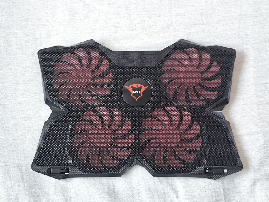Охладител/cooling pad за лаптоп Trust GXT до 17.3 инча Yozu