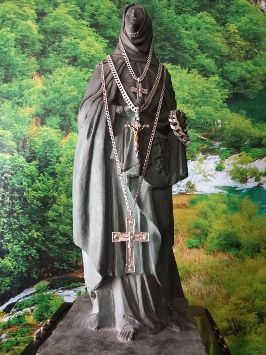 Стара Бронзова Статуя "Дева Мария с Плащеницата"