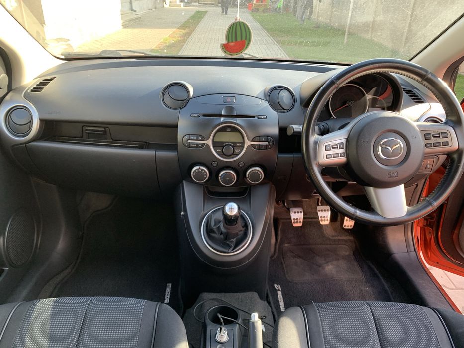 MAZDA 2 2010 — imagine 5