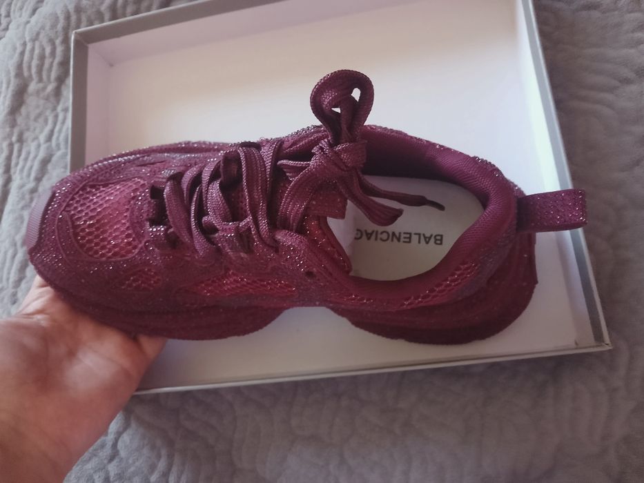 Продам кроссовки Balenciaga