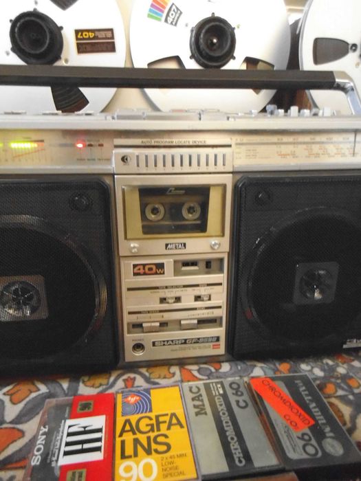 SHARP Gf 9696z/ AMFM /radio tape recorder