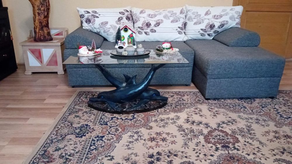 Vând doua mese de living