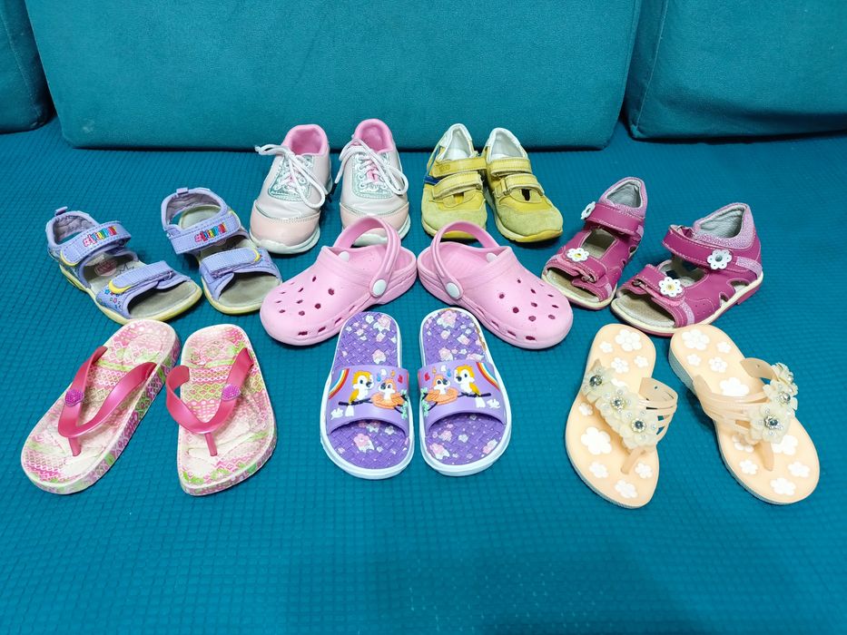 Босоножки, кроссовки, шлёпки, сланцы и кроксы для девочки