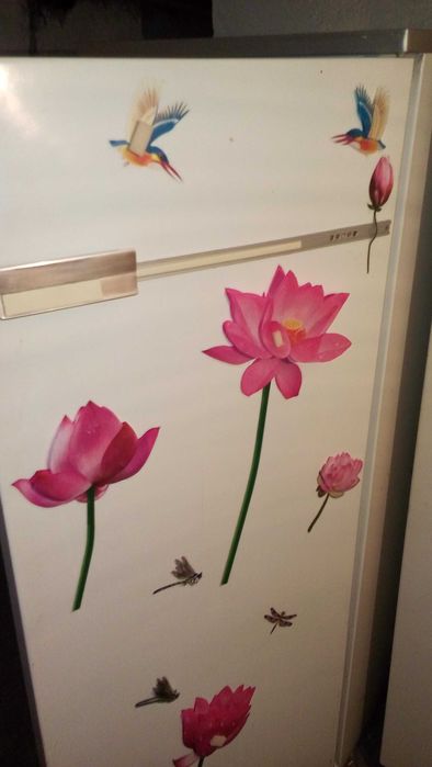 Продам рабочий  холодильник в хорошем состоянии .