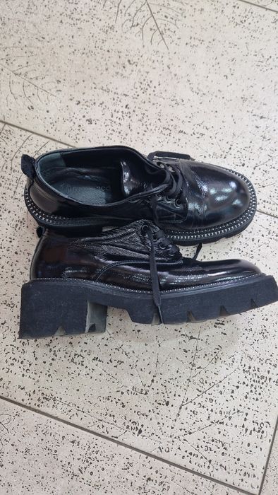 Лоуфъри от естествена лак