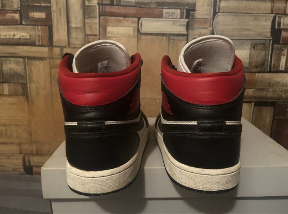 Jordan 1 mid gym red
