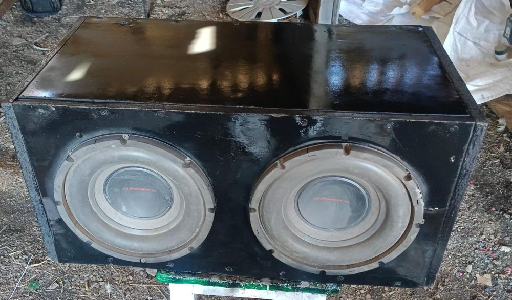 Продам сабуфер играет хорошо