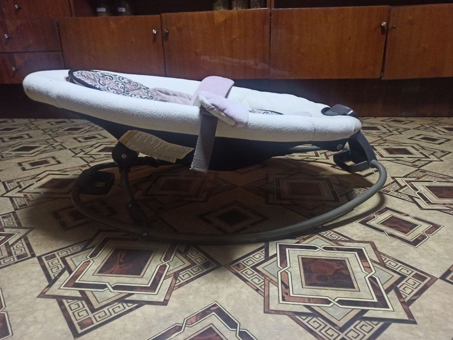 Продам детский шезлонг(кресло качалка)