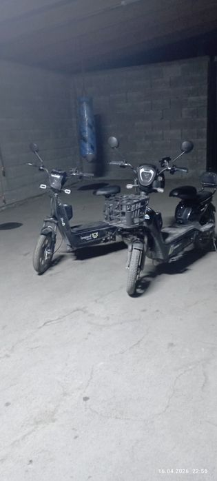 Продам два скутера.