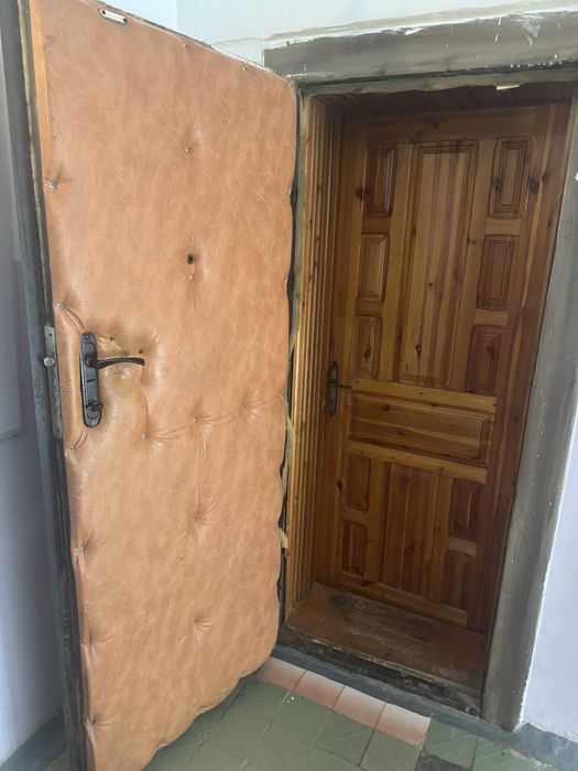 Продам железную дверь