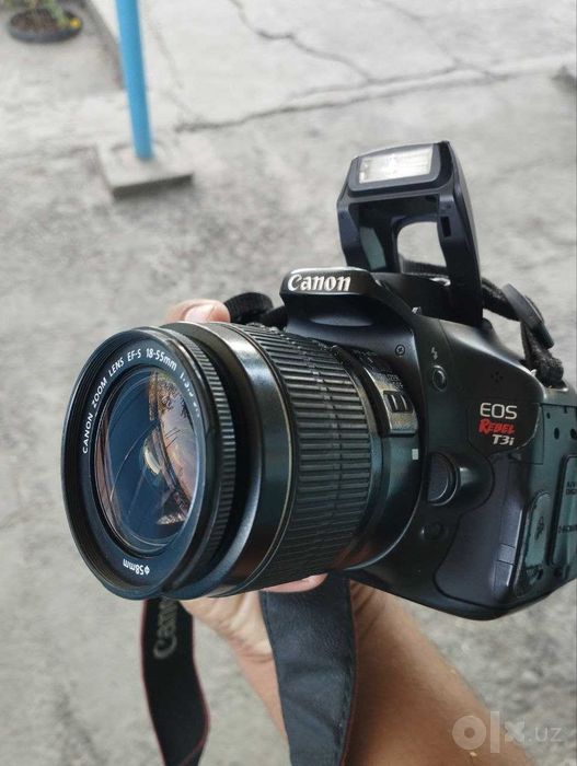 Fotoapparat sotiladi Canon Rebel T3i