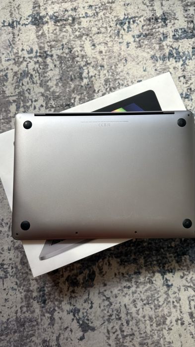 Продам MacBook pro 13 M1 2020