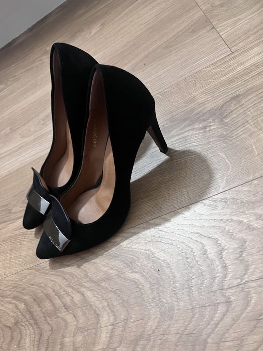 Туфли “Sergio Rossi” түсі қара , тақасы орташа,