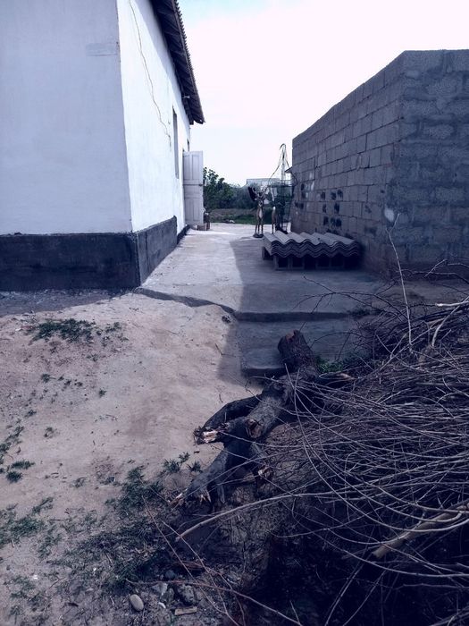 Уй сотилади 6.сутих янги курилган хама шаройтлари бор