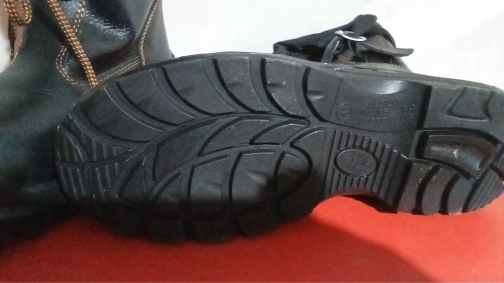 Продам спецобувь