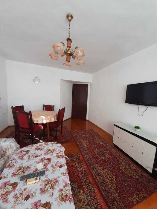 Дава се под наем Тристаен апартамент в Бургас, Център - 85 кв.м за 408 € - Снимка #1
