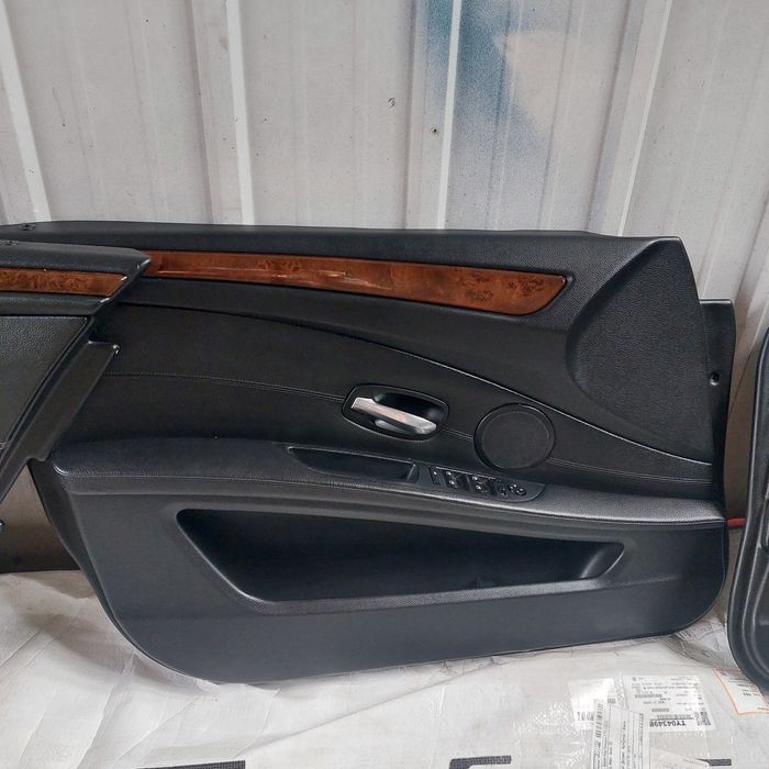 Дверные карты на BMW e60.
