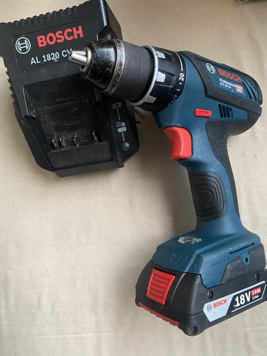 Bormasina Filetanta Bosch GSR 18V-28,incarcator si baterie 3,0Ah