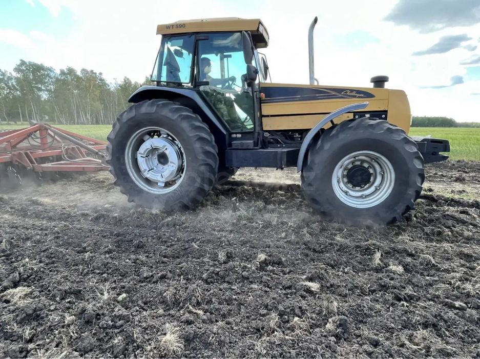 Продам трактор Challenger WT590