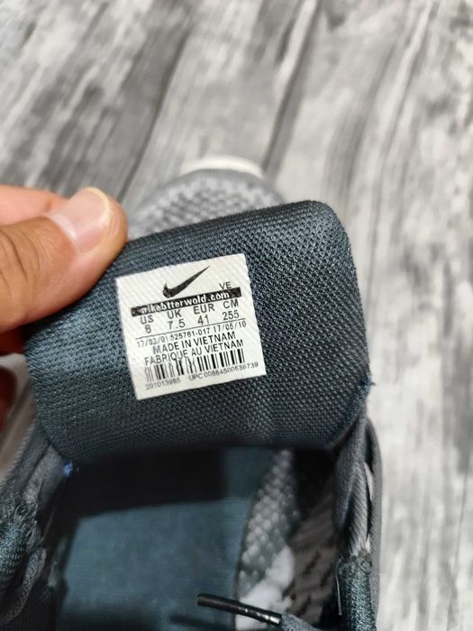 Кроссовки  nike новый