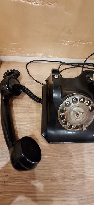 Старинен стационарен телефон