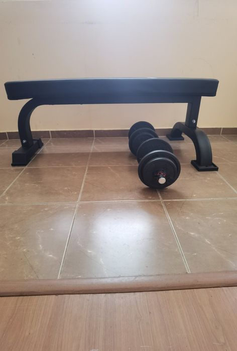 Продавам лежанка с два дъмбела по 10кг