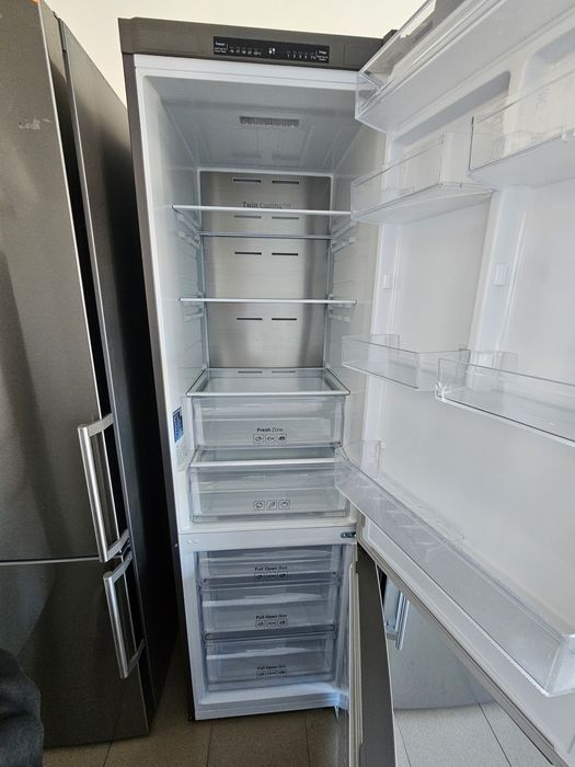 Хладилник с фризер Samsung