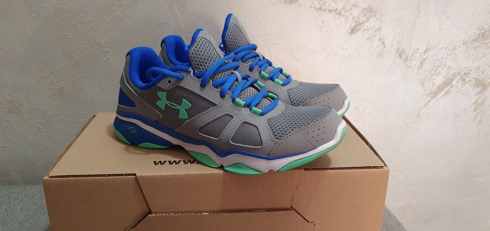 Adidasi Under Armour 40 impecabili