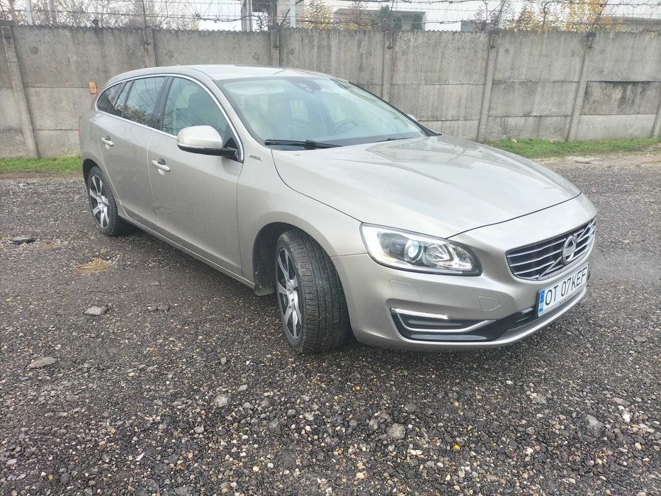Volvo v60-2.4 AWD plug jn hybrid 283 CP
