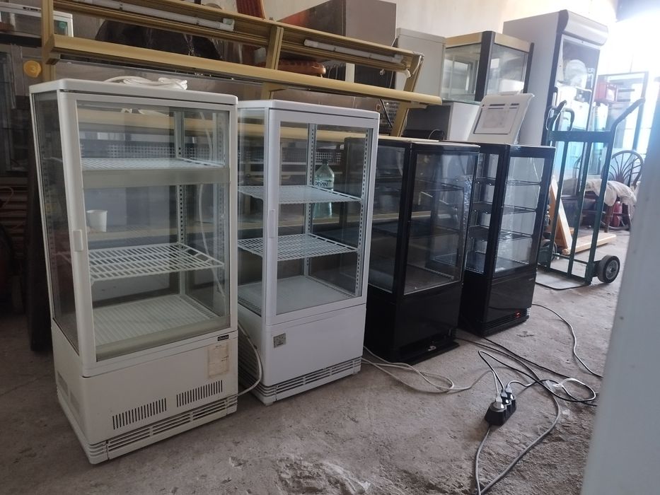 Хладилна витрина за торти,сандвичи,салати и др.